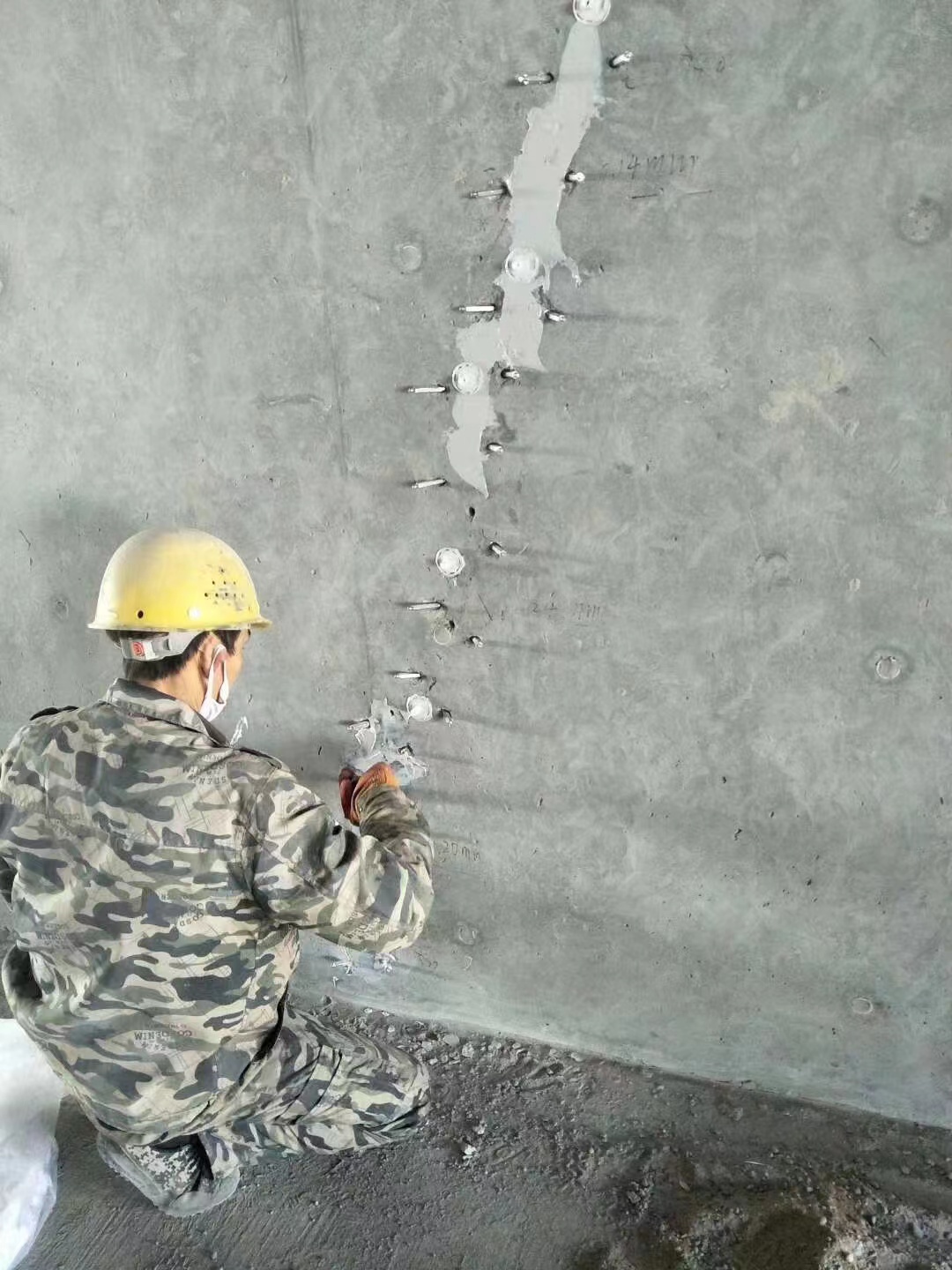 铁岭混凝土楼板裂缝加固施工的方案